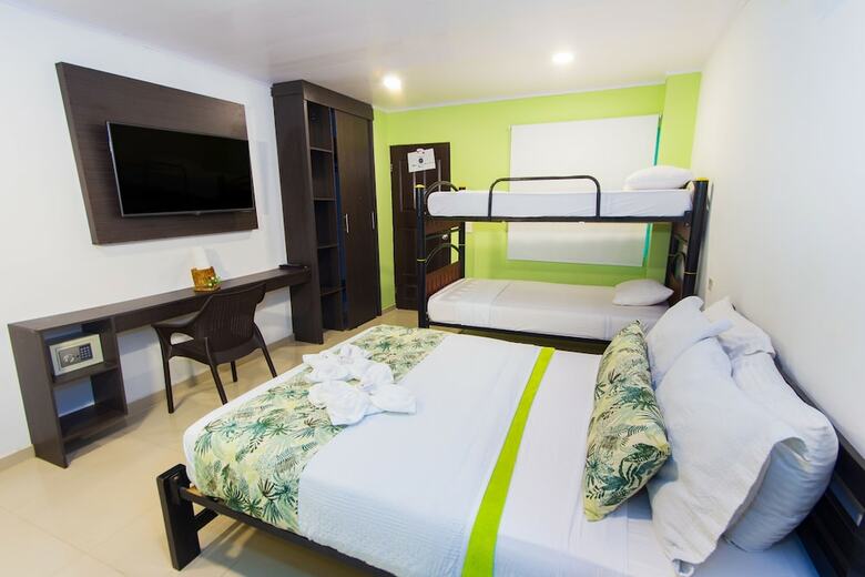 Hotel Marina Suites