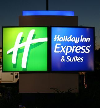 Posada Holiday Inn Express & Suites Youngstown West I 80
