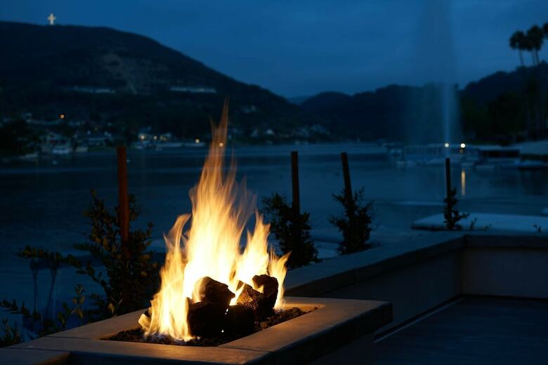 Lakehouse Hotel And Resort