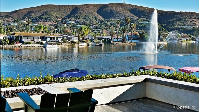Lakehouse Hotel And Resort