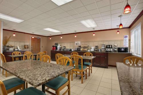 Hotel Baymont Inn & Suites - Sullivan