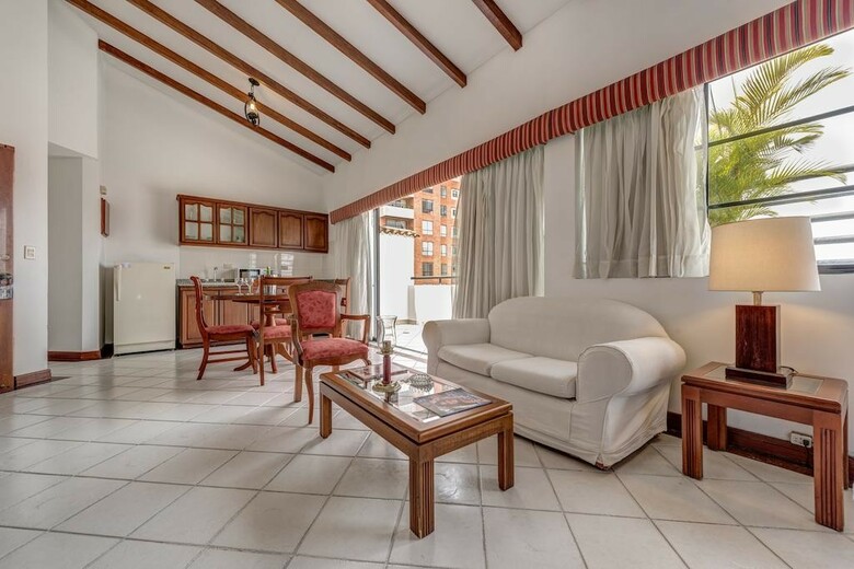 Hotel Travelers Suites Juanamb�