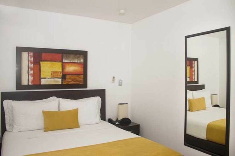 La Rivera Hotel