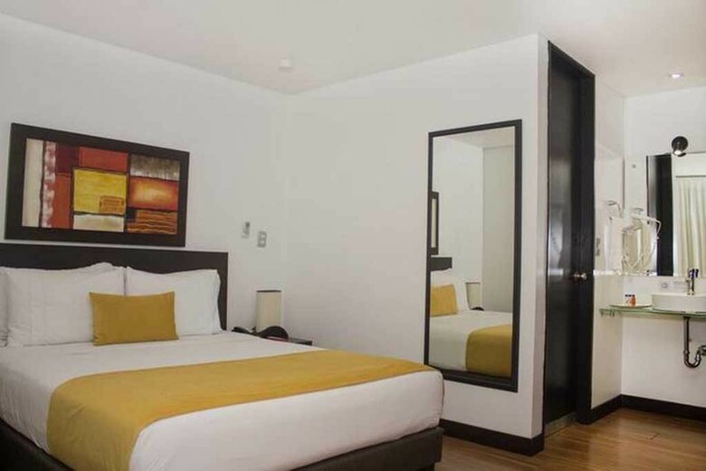 La Rivera Hotel