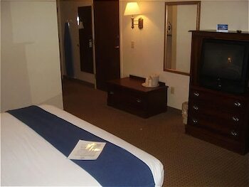 Holiday Inn Express Hotel & Suites Morehead City