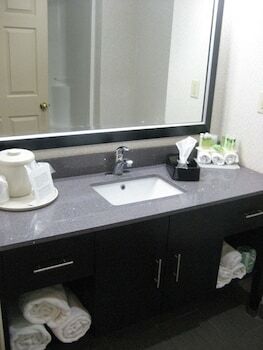 Holiday Inn Express Hotel & Suites Morehead City