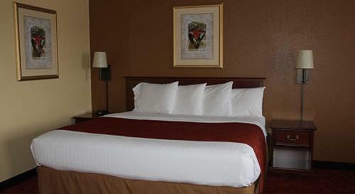 Hotel Americinn West Bend