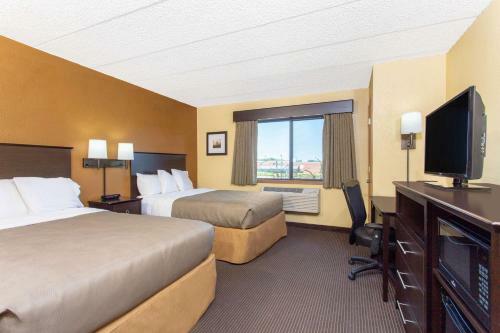 Hotel Americinn West Bend