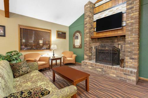 Hotel Americinn West Bend