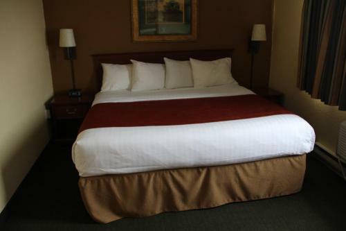 Hotel Americinn West Bend