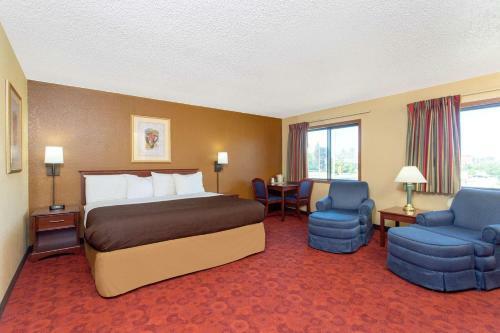 Hotel Americinn West Bend
