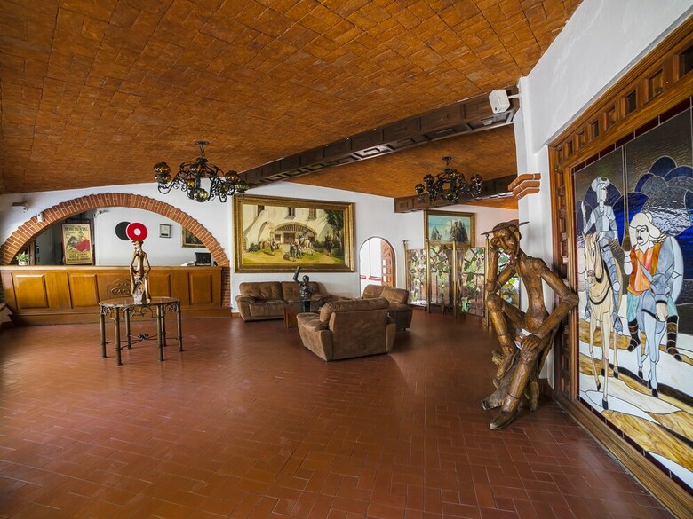 Hotel La Mansi�n Del Quijote