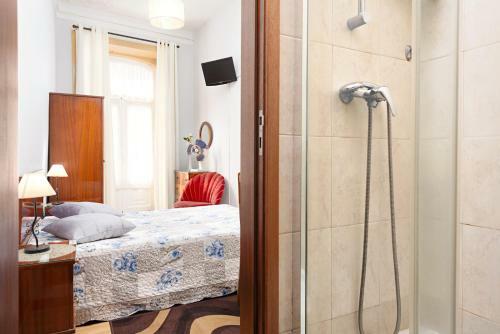 Hostal Almada