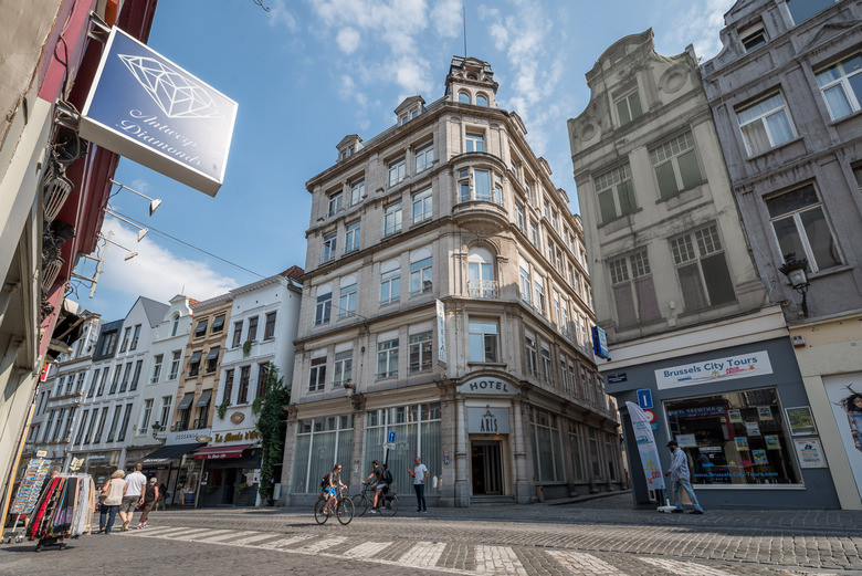 Aris Grand Place Hotel