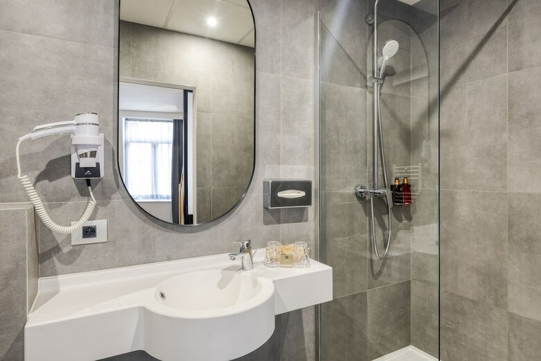 Aris Grand Place Hotel