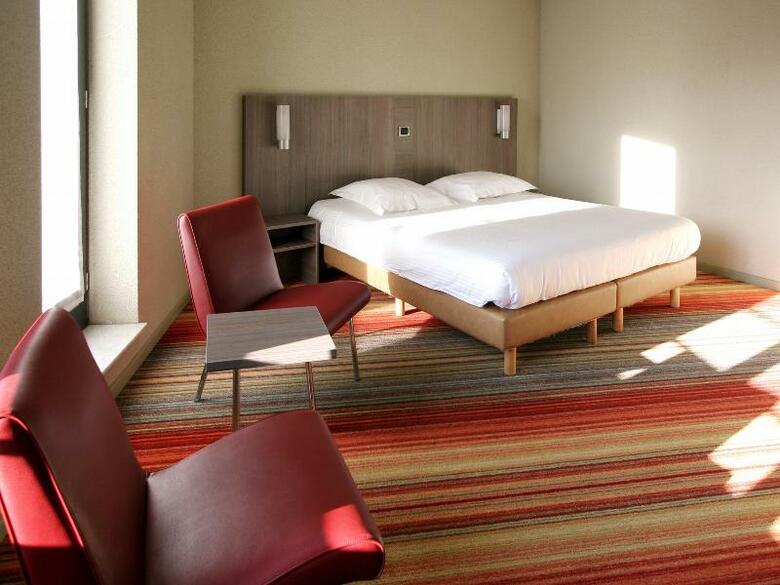 Aris Grand Place Hotel