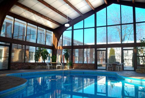Country Springs Hotel - Pewaukee
