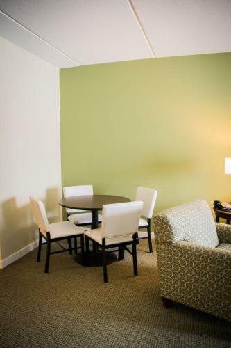 Hotel Inn At Harbor Shores