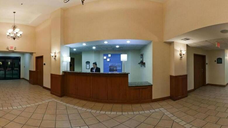 Holiday Inn Express Hotel & Suites Vinita