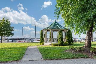 Clarion Hotel Marina & Conference Center