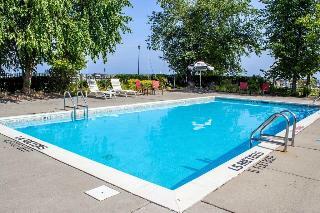 Clarion Hotel Marina & Conference Center