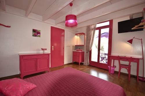 Hostal Locations Loramac
