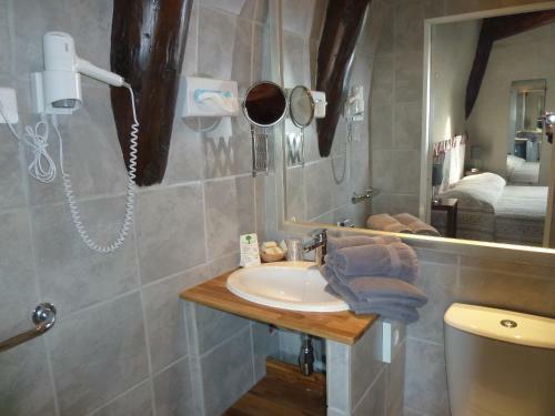 Hotel Logis H�tel R�sidence Les C�dres