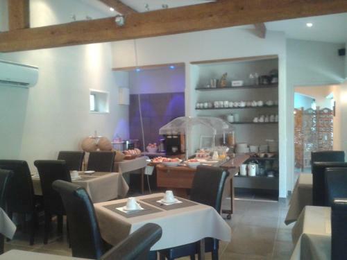 Hotel Logis H�tel R�sidence Les C�dres