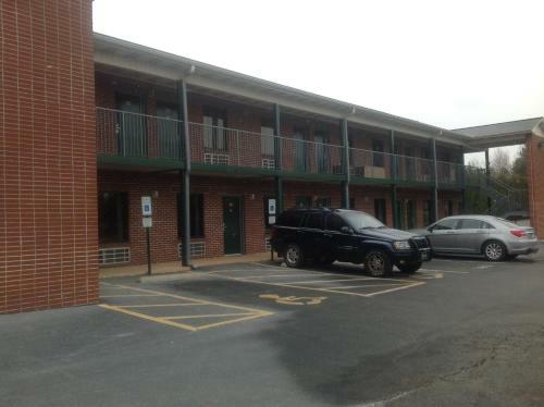 Hotel Highway Inn