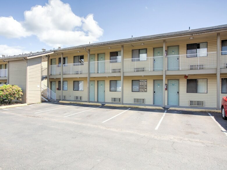 Motel 6 - Woodland