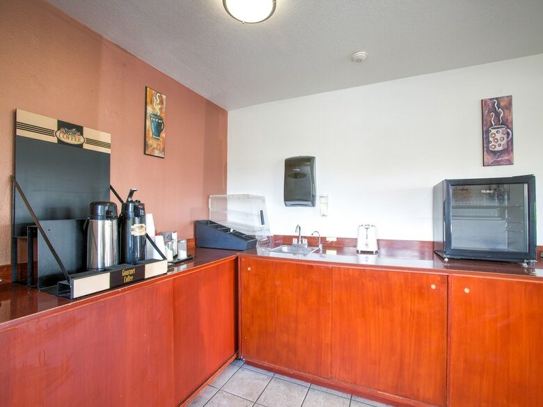 Motel 6 - Woodland