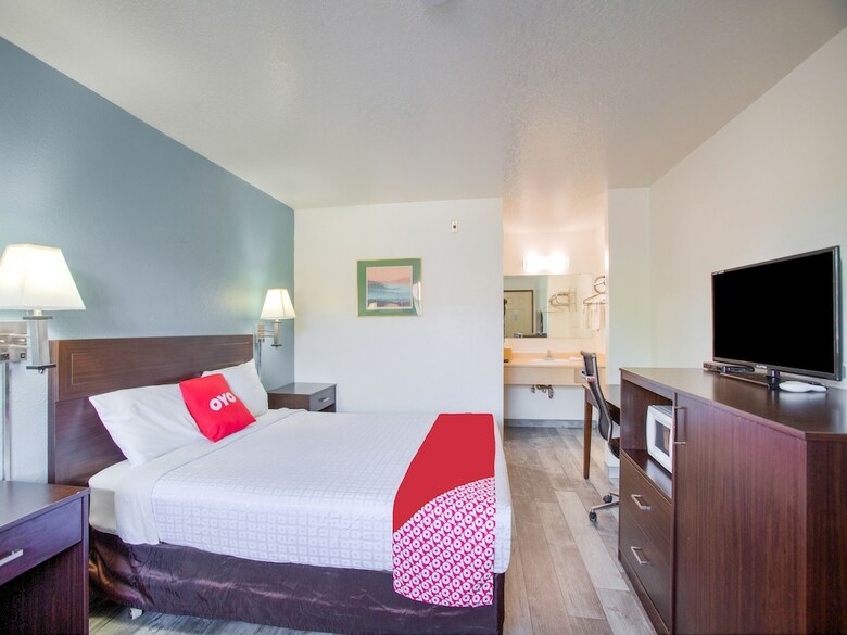 Motel 6 - Woodland