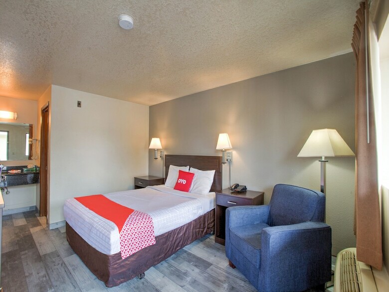 Motel 6 - Woodland