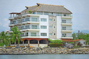 Hotel Marina Banderas Suites