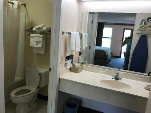 Motel Clairmont Inn & Suites - Warren