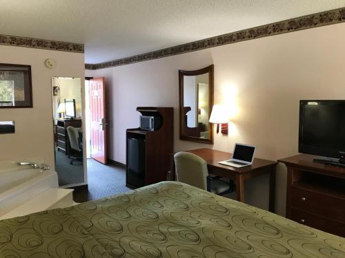 Motel Clairmont Inn & Suites - Warren