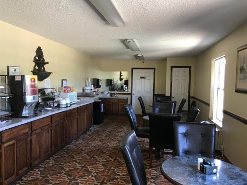Motel Clairmont Inn & Suites - Warren