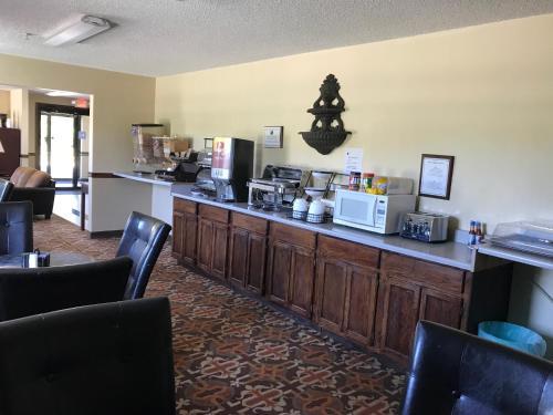 Motel Clairmont Inn & Suites - Warren