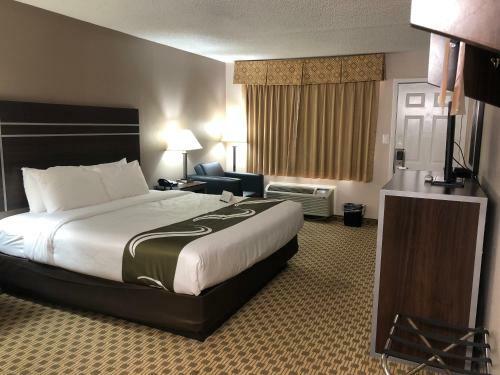 Motel Carefree Inn Madisonville