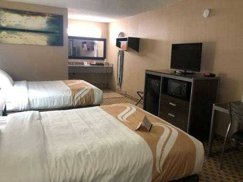 Motel Carefree Inn Madisonville