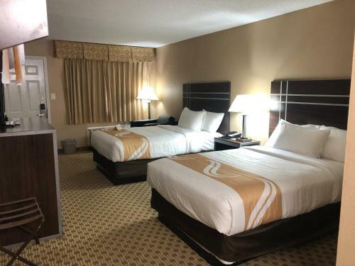 Motel Carefree Inn Madisonville