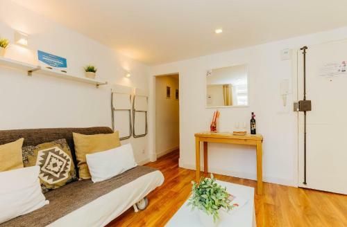 Rent4rest Bairro Alto Charming 1bd Apartment