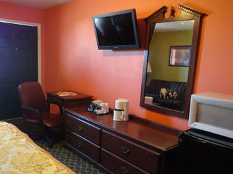 Hotel Royal Inn & Suites