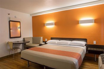 Motel 6 Cutler Bay