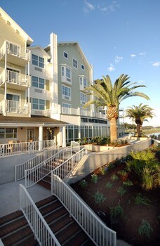 Hotel The Waterfront Inn