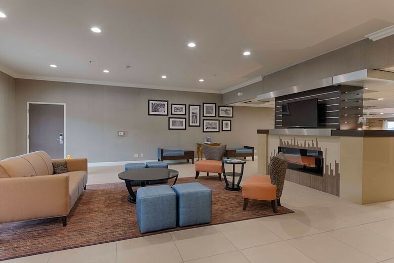 Hotel Comfort Suites Oakley