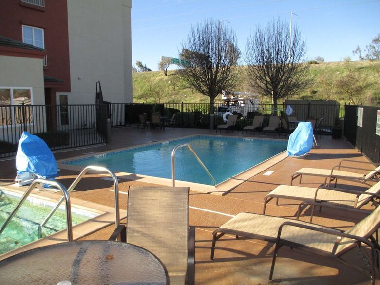 Hotel Comfort Suites Oakley