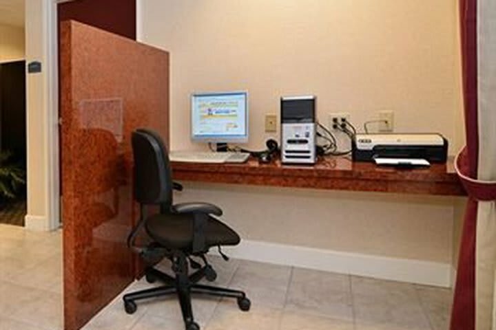 Hotel Comfort Suites Oakley