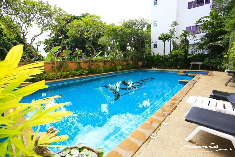 Naris Art Hotel