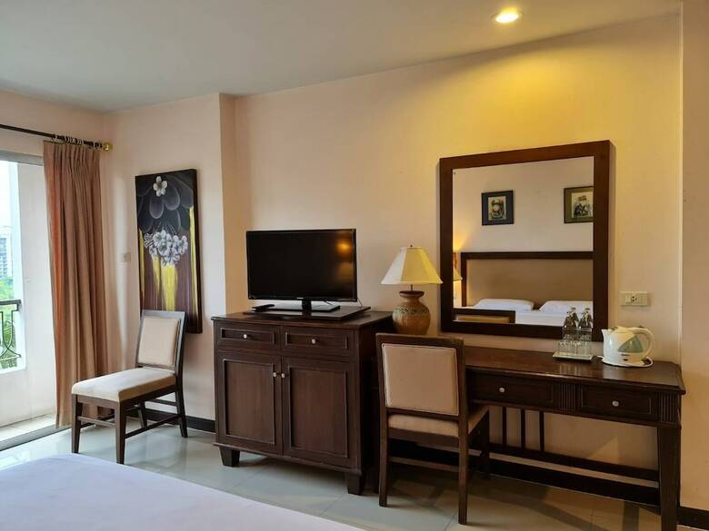 Naris Art Hotel